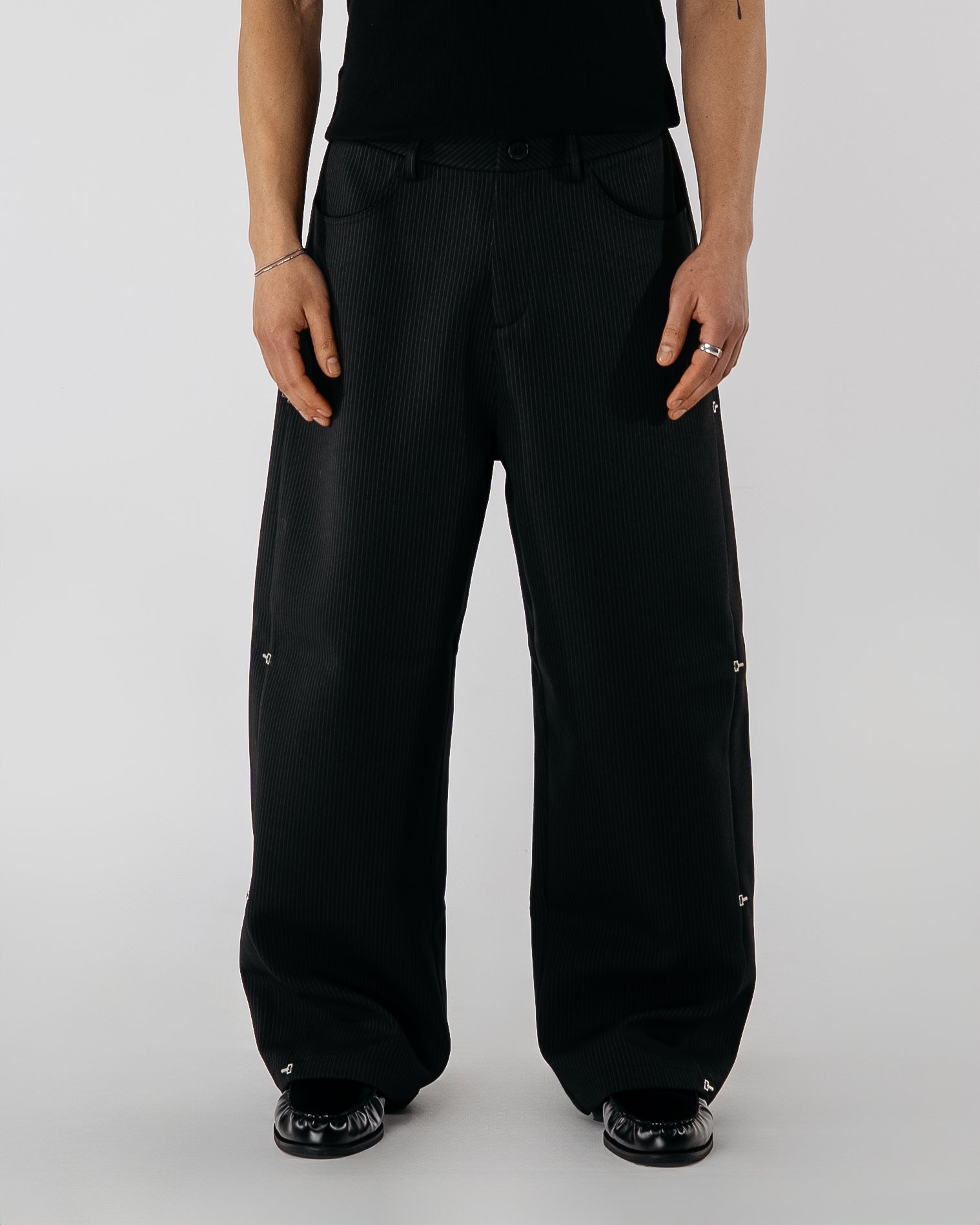 Pinstripe Modular Pants - black – VIENEZE